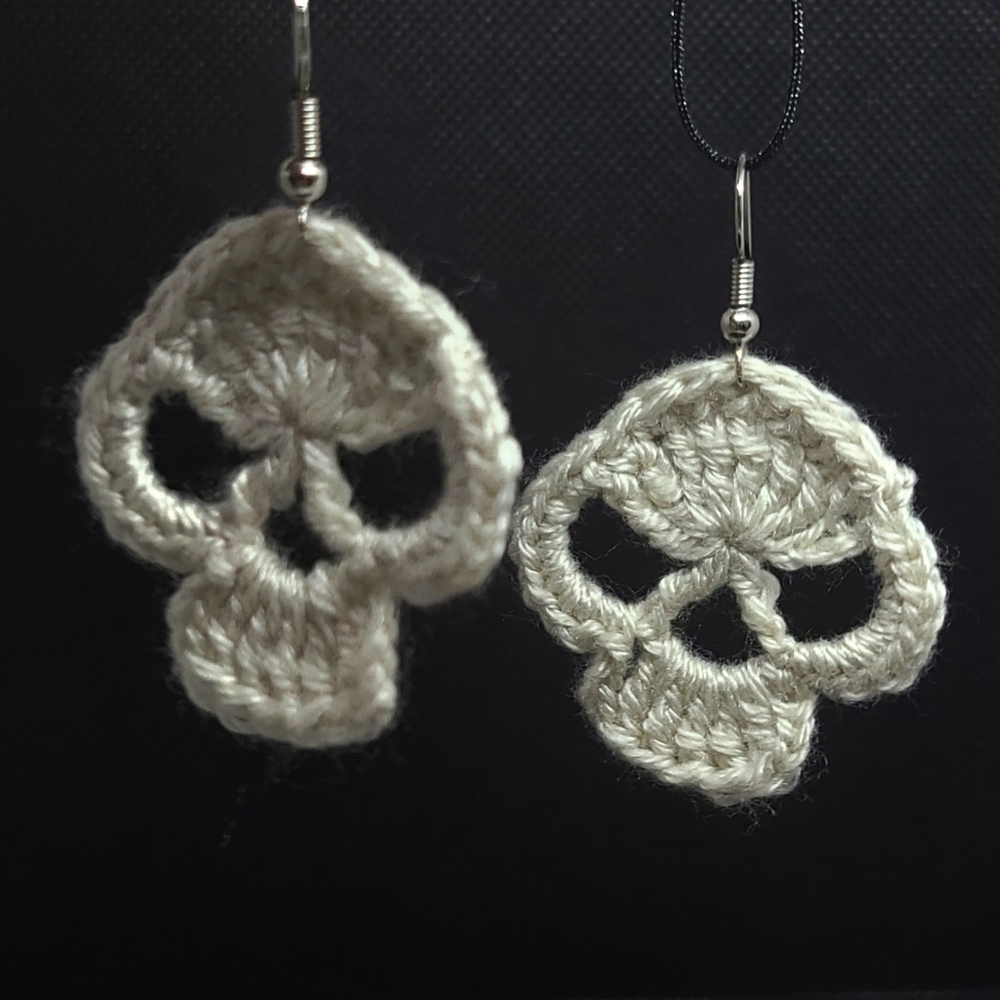Crochet skull earrings, Halloween earrings, skulls, costume, Skull earrings
